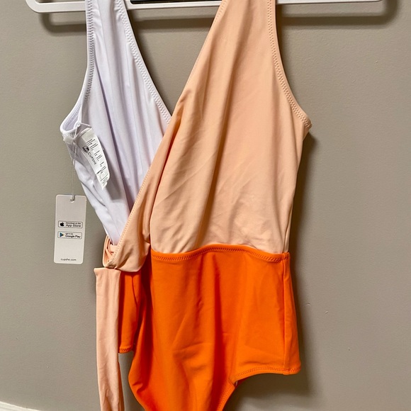 Cupshe One Piece Swimsuit Sz S Orange 🍊 Peach 🍑 & White NWT - Picture 7 of 7